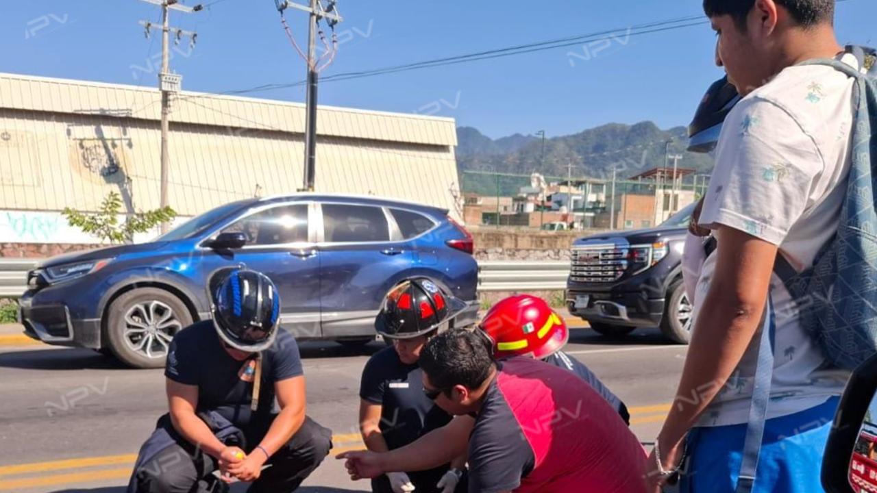 Grave accidente en el libramiento deja a motociclista con fracturas