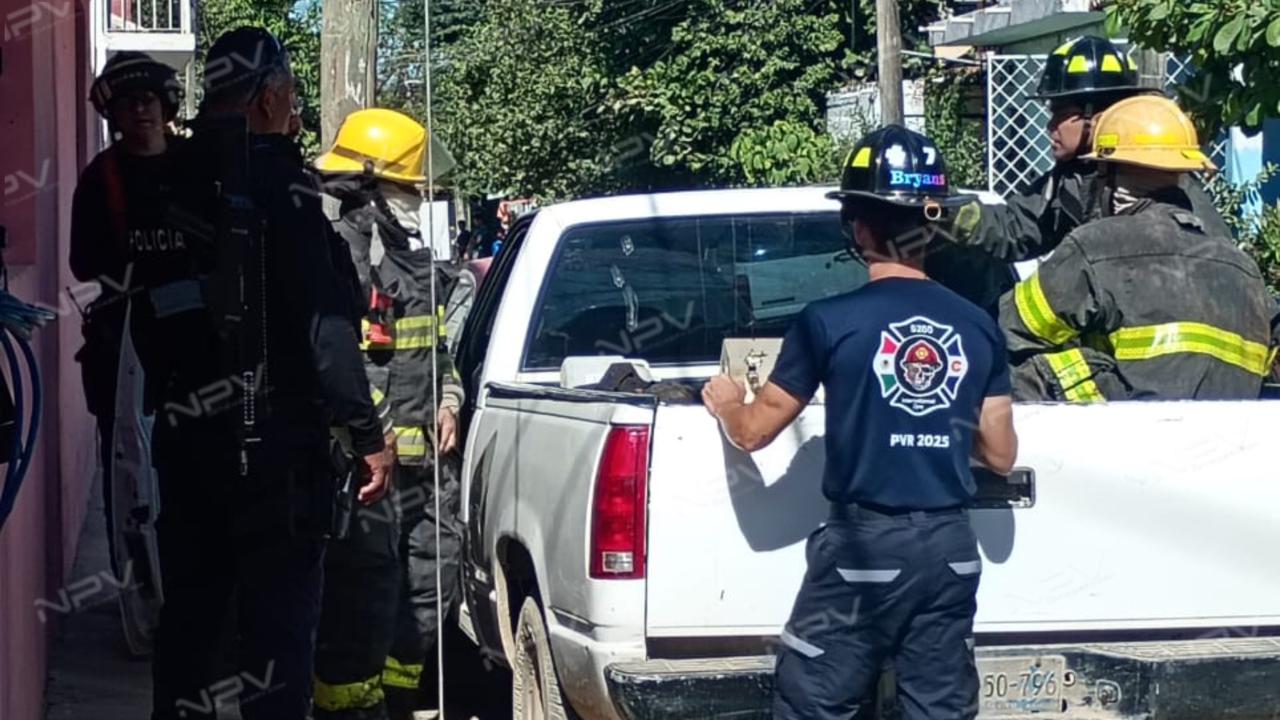Incendio controlado por bomberos en Niños Héroes de Ixtapa