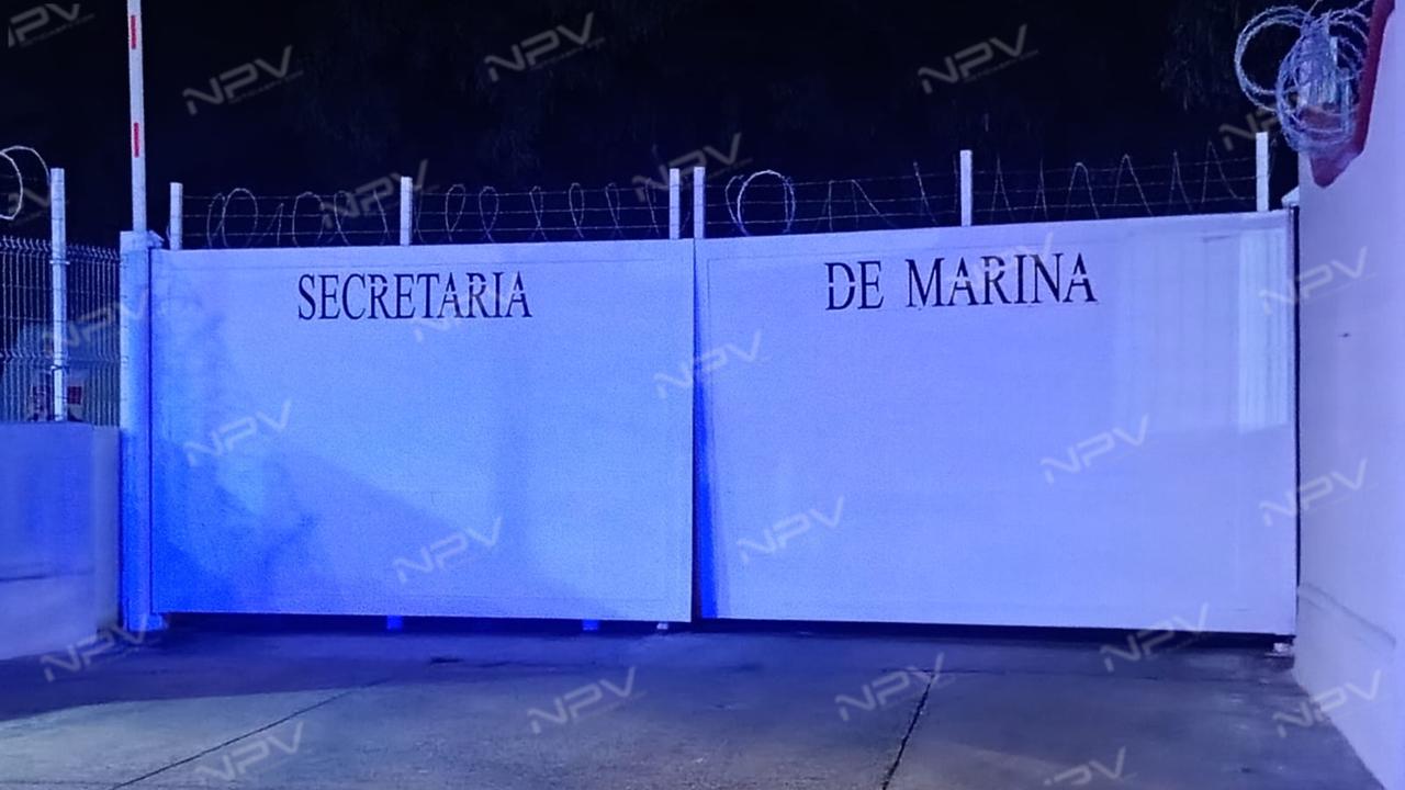 Intrusión Nocturna: Tensión en la Zona Naval tras el Derrumbe del Portón