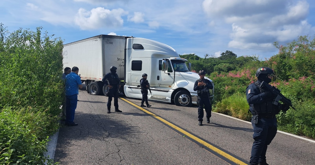 Investigan autoridades tras balacera mortal y bloqueos en Escuinapa: dos fallecidos