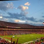 Los Jefes de Kansas City anuncian que dejarán Arrowhead y se trasladarán al otro lado de la frontera entre Kansas y Missouri.