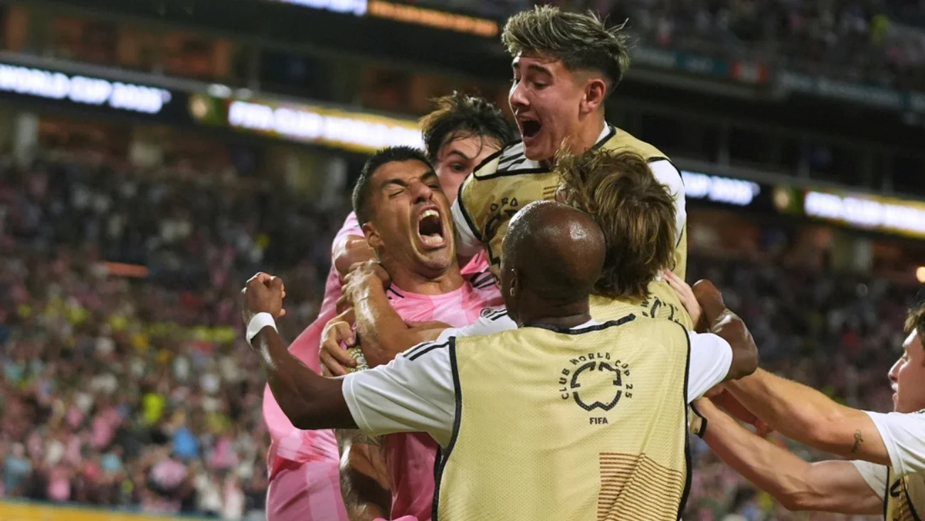 Luis Suárez continuará su carrera en Inter Miami al renovar contrato hasta 2026.