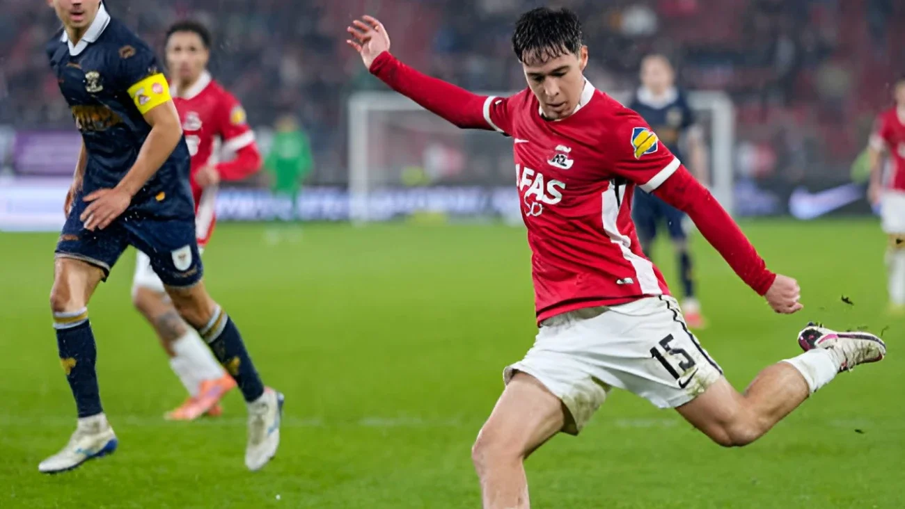 Mateo Chávez recibe tarjeta amarilla en el cuarto partido consecutivo sin triunfo para el AZ Alkmaar