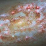 Nueva imagen de la galaxia NGC 1792: un espectáculo estelar extremo desvelado por Hubble