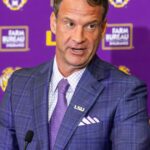 Ole Miss pierde entrenador, pero avanza un puesto en las clasificaciones del College Football Playoff; Ohio St sigue siendo el No. 1