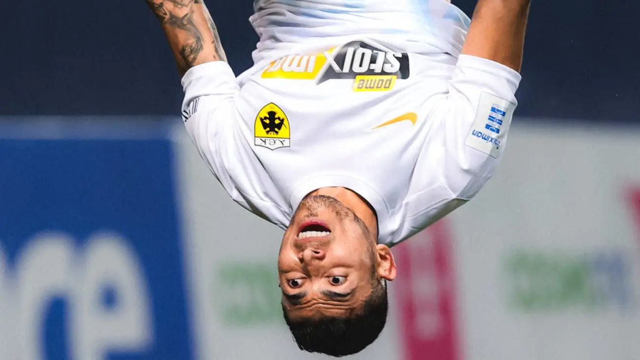 Orbelín Pineda marca en la victoria del AEK de Atenas sobre Panetolikos