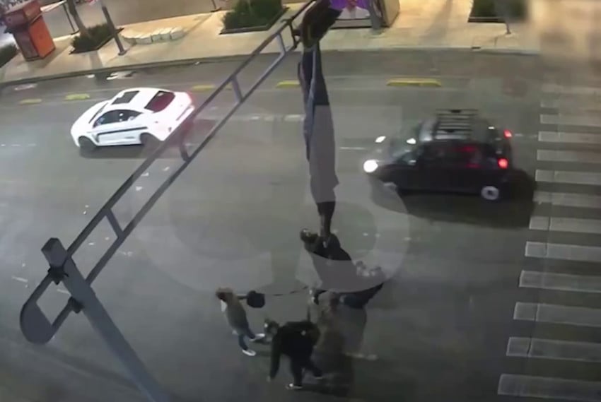 Paracaidista estadounidense a salvo tras aterrizaje complicado en el centro de la Ciudad de México