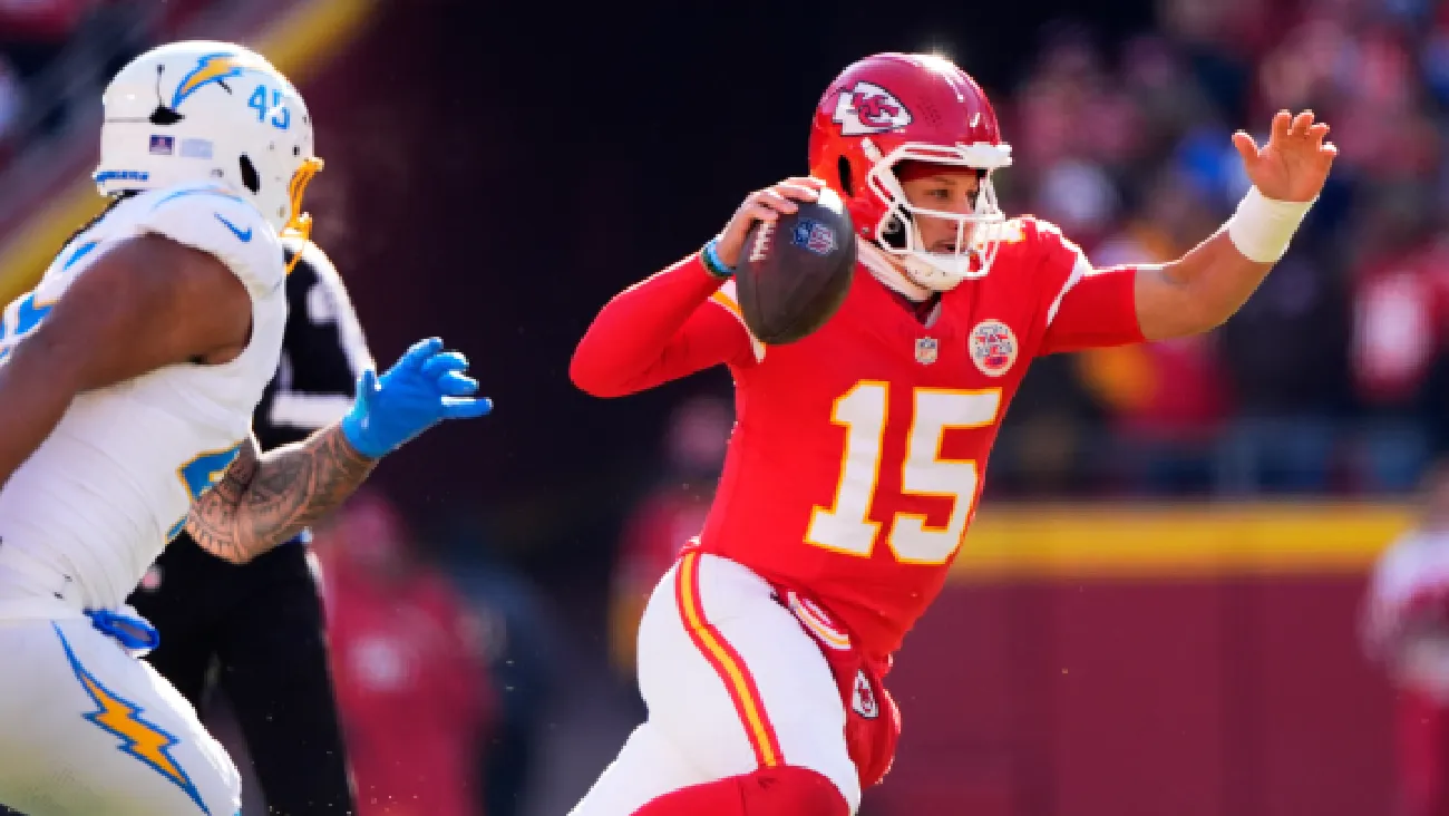 Patrick Mahomes se perderá el resto de la temporada; considera opciones quirúrgicas