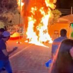 Pobladores de Jonacatepec incendian árbol navideño y toman alcaldía por presunto atropello