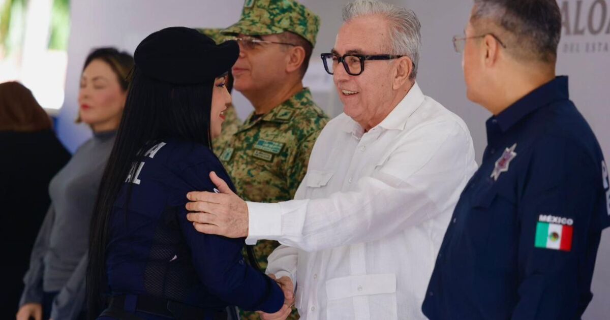 Reconocimientos entregados por el Gobernador Rocha Moya a policías destacados