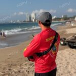 Rescatan a una mujer de ahogarse en la Playa Camarones