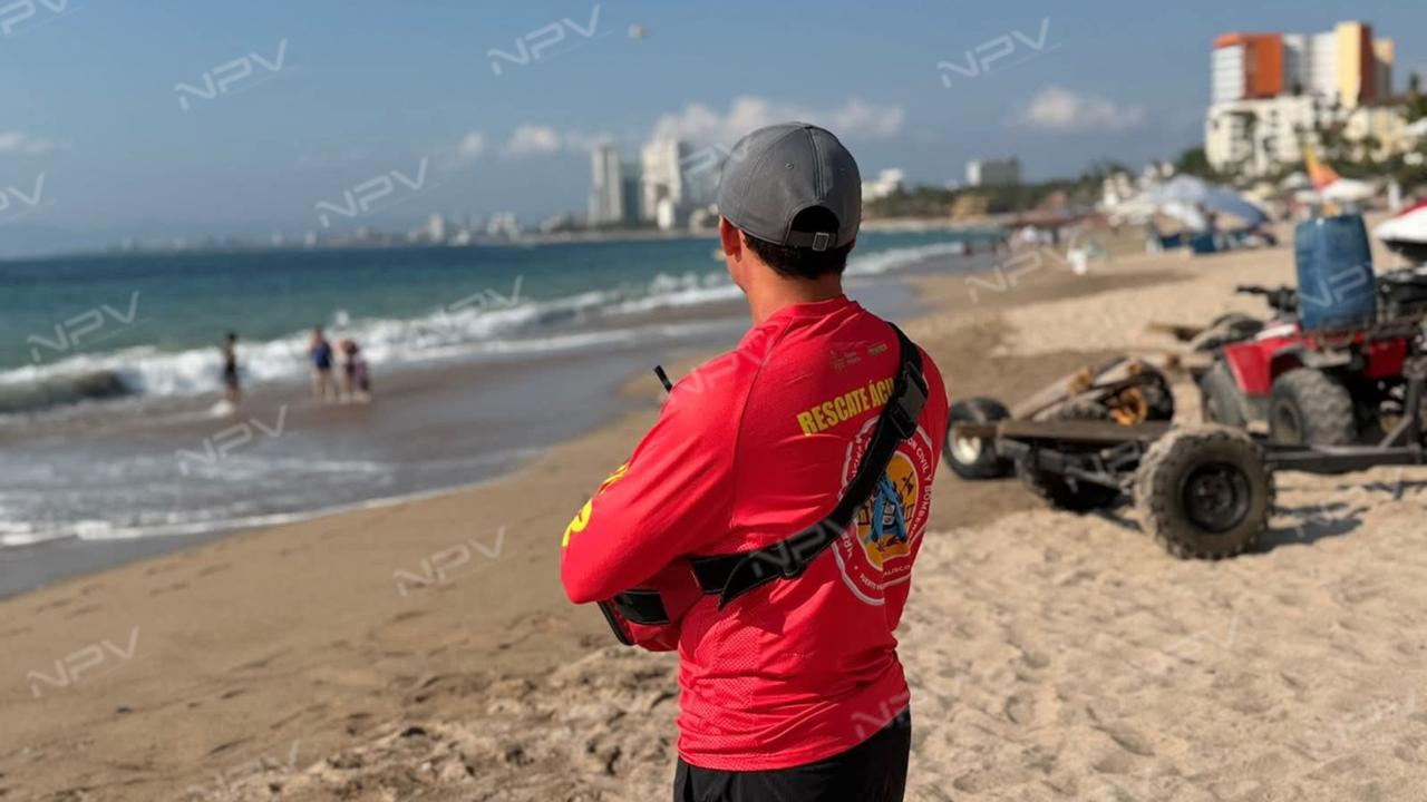 Rescatan a una mujer de ahogarse en la Playa Camarones
