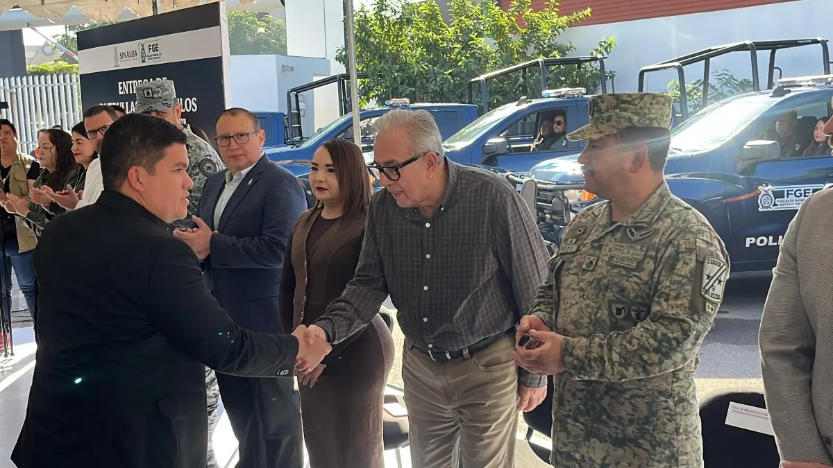 Rocha Moya dona 65 patrullas de última generación a la Fiscalía General del Estado