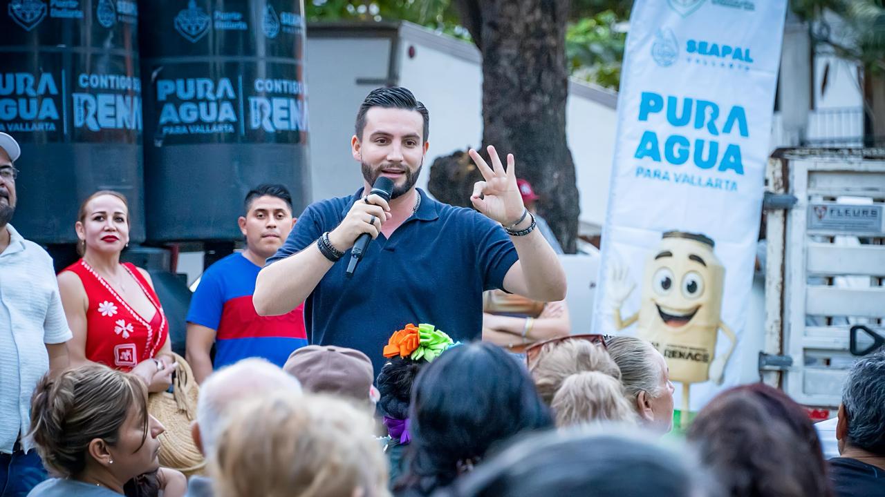 SEAPAL distribuye 100 tinacos adicionales en Independencia para mejorar el suministro de agua en Puerto Vallarta