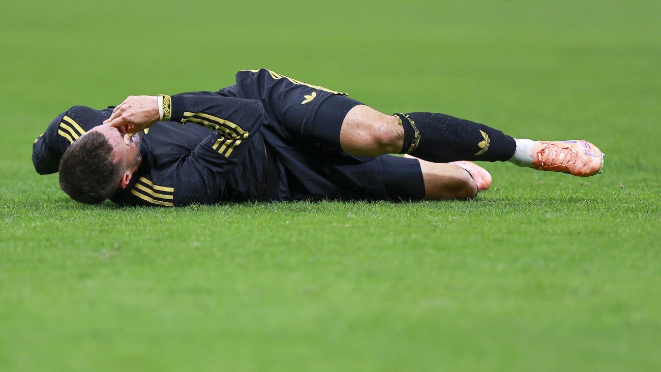 Selección Mexicana comenta sobre la lesión de Santiago Giménez: ¿estará descartado para el Mundial?