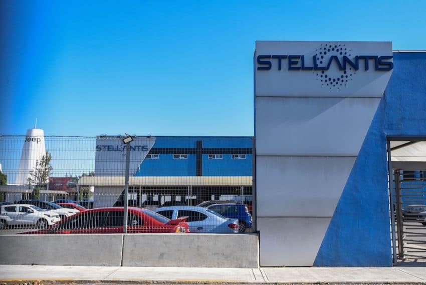 Stellantis, fabricante de automóviles, planea una gran expansión de sus operaciones en México