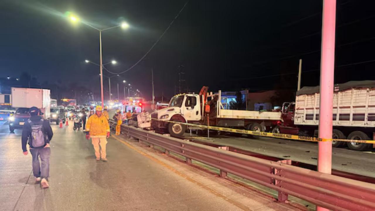 Trágica carambola de 11 vehículos en el Periférico de Guadalajara: Fallece adolescente de 16 años