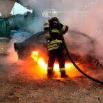 Tres vehículos destruidos por incendio en corralón de San José camino a El Colomo