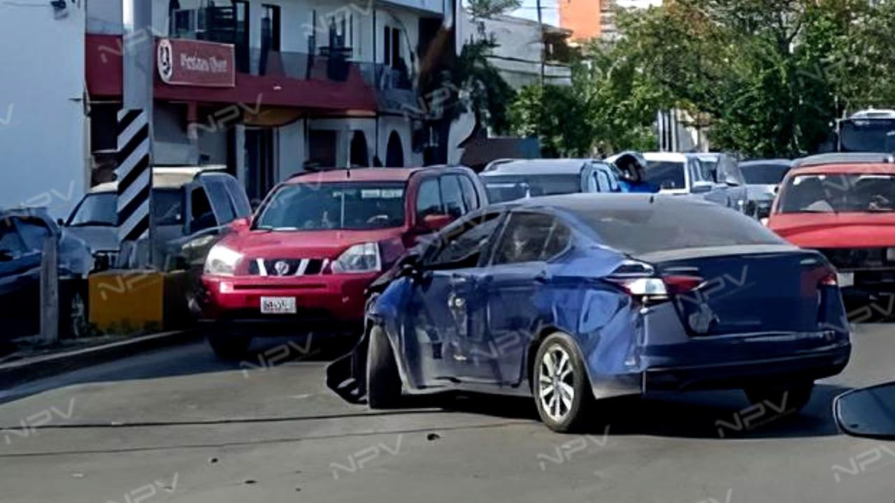 Trompo causa accidente y escapa en Pancho Villa y libramiento