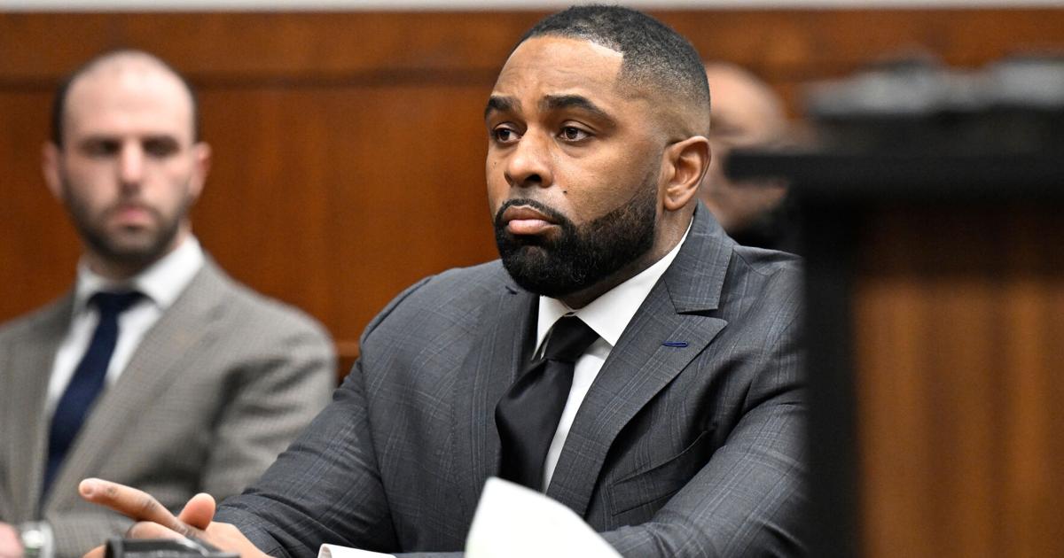 Abogado del entrenador despedido de fútbol americano de Michigan, Sherrone Moore, busca que se desestimen los cargos