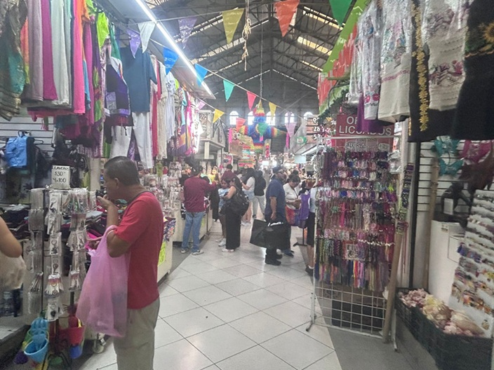 Auge de ventas en el Mercado Pino Suárez de Mazatlán gracias a compras navideñas y turismo