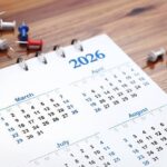 Calendario completo de puentes y festivos en México para el año 2026.