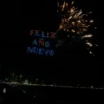 Celebra Mazatlán la llegada del 2026 con drones y pirotecnia desde el Malecón