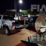 Colisión entre patrullas en Mazatlán: agentes se estrellan y derriban un portón