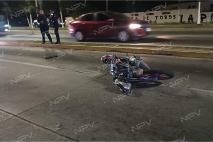 Joven causa grave accidente frente a la Base Naval
