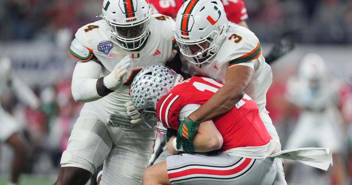 Los Miami vencen al campeón nacional defensor Ohio State 24-14