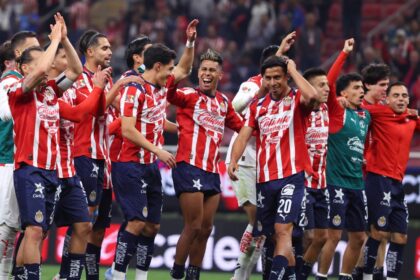 Chivas gana el Superclásico sobre América y se mantiene en la cima de la Liga MX