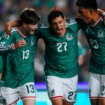 México avanza con una victoria 4-0 sobre Islandia rumbo a la Copa del Mundo.