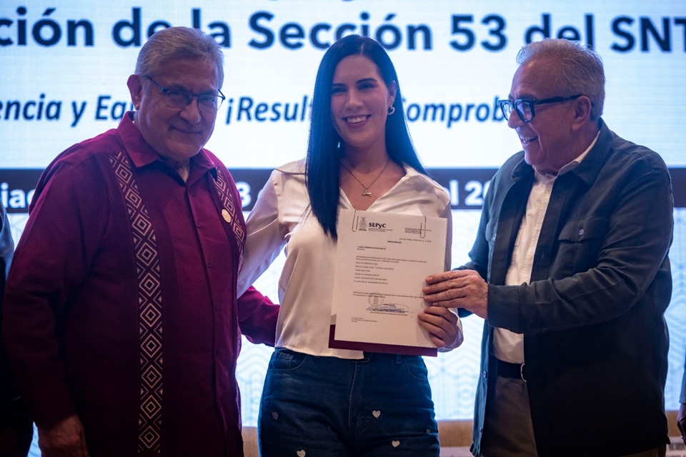 Rubén Rocha Moya otorga 1,058 bases al personal de SNTE 53 y garantiza estabilidad laboral