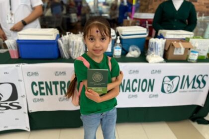 Vacunación contra el sarampión: familias visitan macrocentros en Sinaloa
