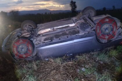 Encuentran auto volcado y desatendido en Magdalena