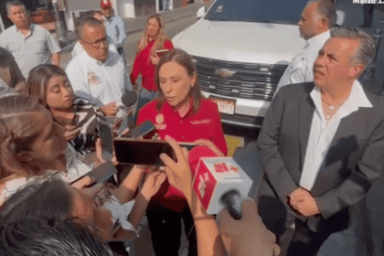 Gobernador de Veracruz culpa a embarcación privada por derrame de petróleo en la costa del Golfo de 200 kilómetros