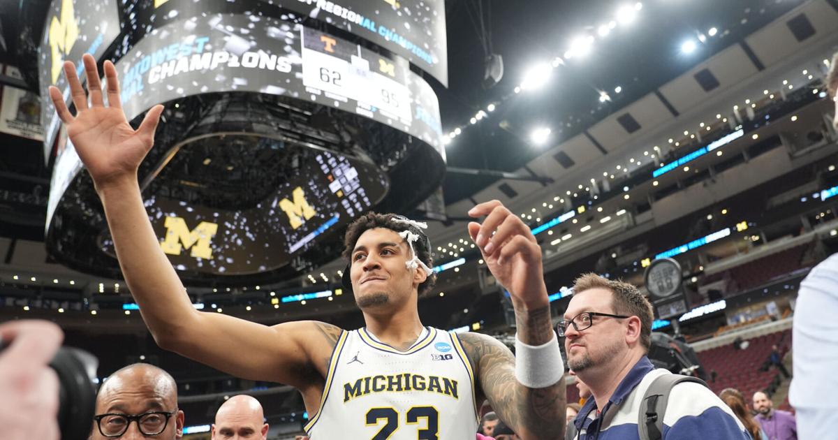 Las semifinales se definen mientras UConn sorprende a Duke para unirse a Illinois, Arizona y Michigan.