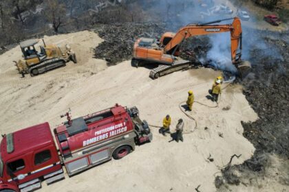 Controlan incendio en vertedero de Cabo Corrientes tras ardua lucha de 60 horas