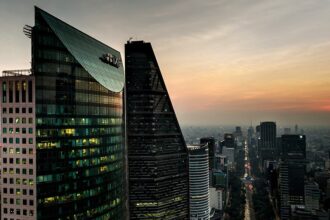 El nearshoring impulsa a México de vuelta al top 20 de inversión extranjera, ¡aunque persisten desafíos!