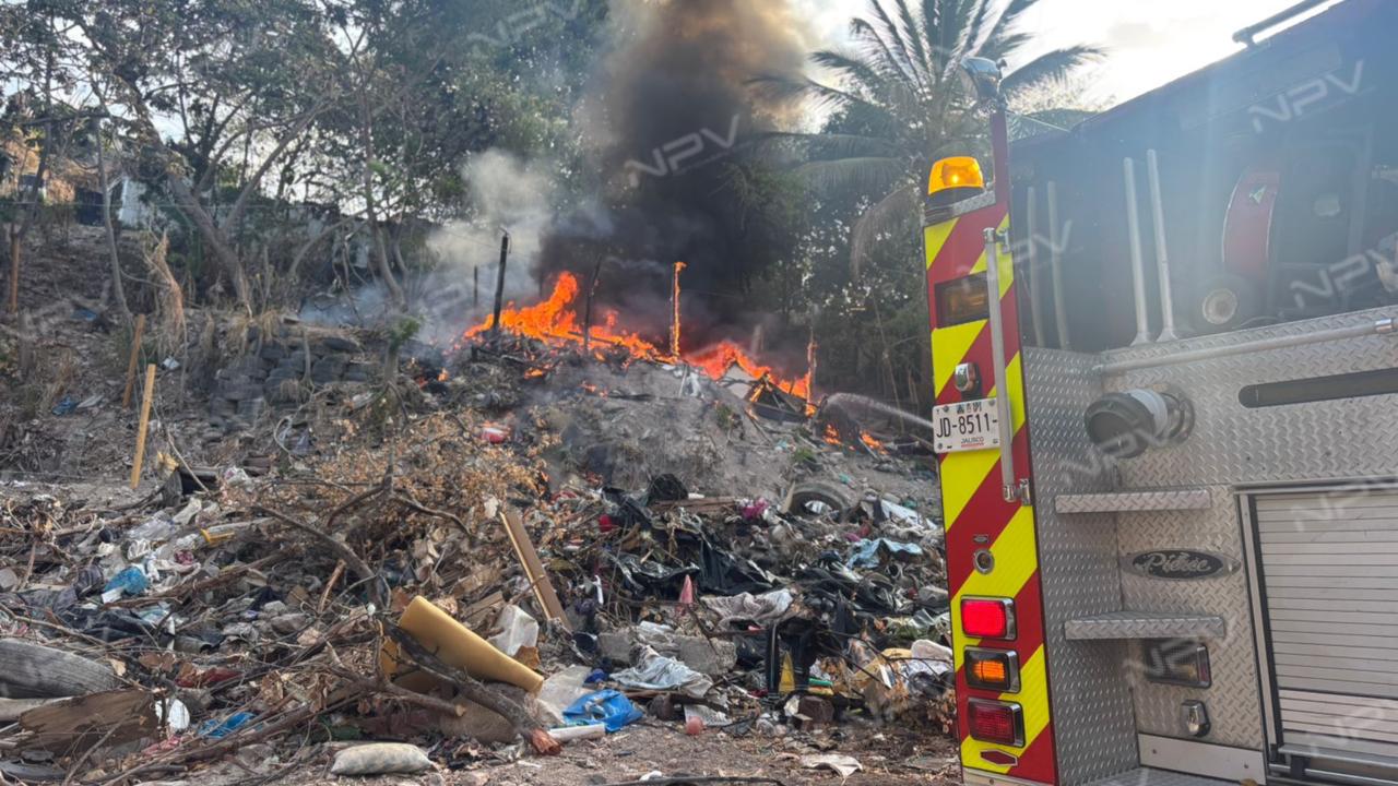 Incendio en Cartolandia: pareja discute y casa arde