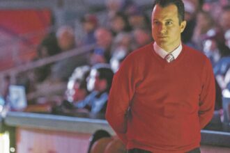 La Universidad de San Miguel sorprende con la contratación del ex entrenador de baloncesto de los Lobos, Weir, como nuevo presidente