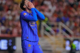 Necaxa y Chivas empatan sin goles en un partido poco emocionante