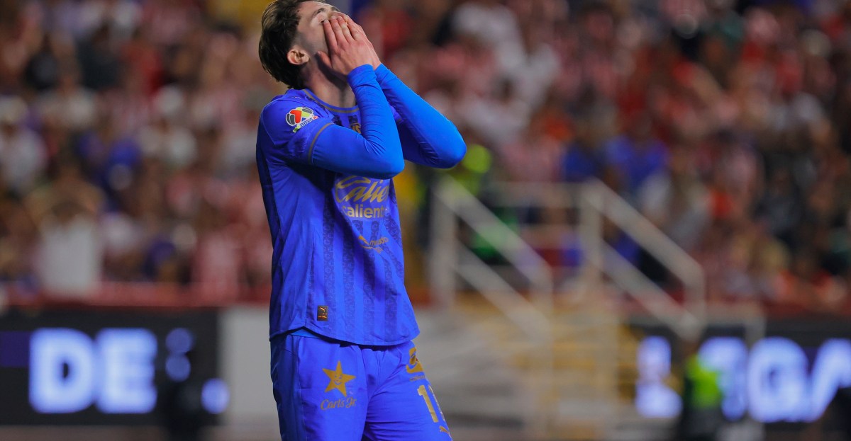 Necaxa y Chivas empatan sin goles en un partido poco emocionante