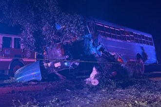 Trágico accidente en Yebavito, Navolato: autobús de jornaleros y auto colisionan, dejando dos fallecidos y varios heridos