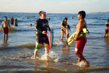 Turista es rescatado a 300 metros de la costa en Guayabitos