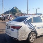 Acceso al Cerro del Crestón cerrado por hundimiento que dejó atrapada una grúa