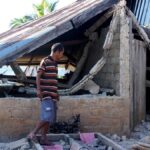 Aumentan las muertes en Indonesia luego del terremoto de 7.7, con 150 mil desplazados