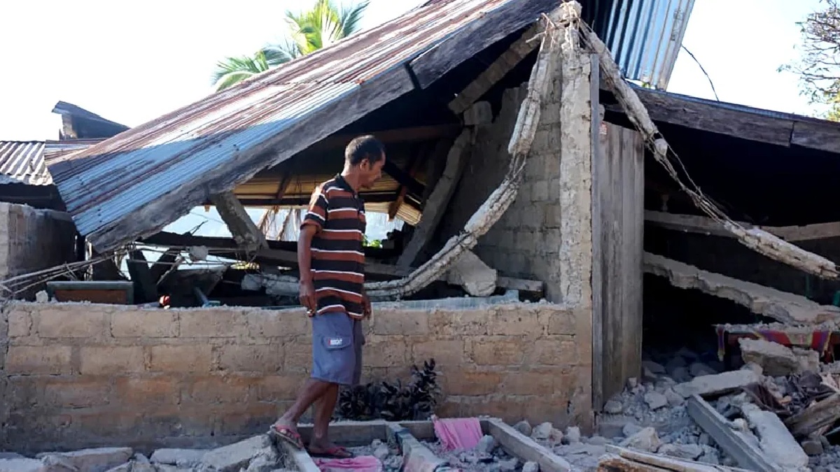 Aumentan las muertes en Indonesia luego del terremoto de 7.7, con 150 mil desplazados