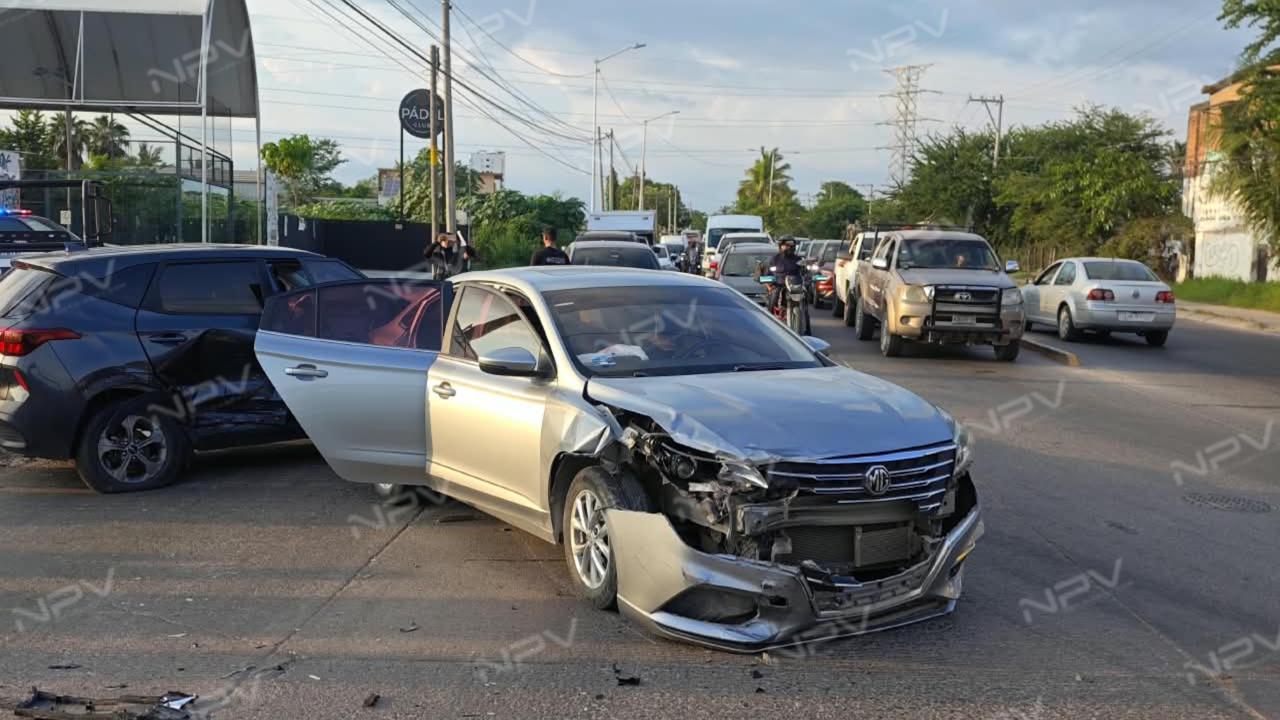 Caos vial desatado por un nuevo accidente en México y Poetas