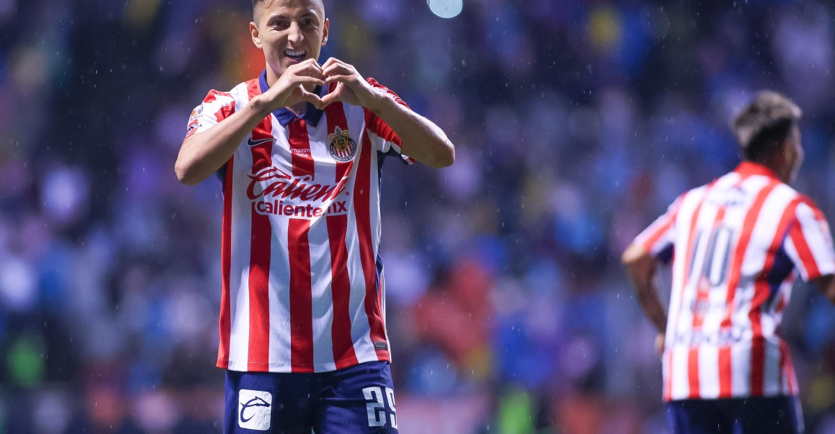 Chivas solo puede lograr un empate contra Puebla